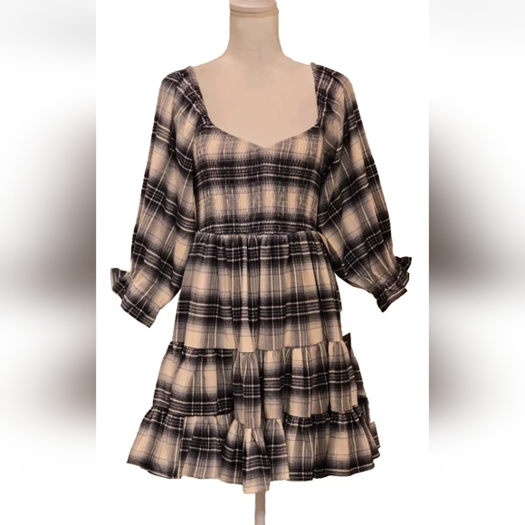 Lulu's No One Cuter Navy & White Plaid Puffed Sleeve Tiered Mini Dress M Western - Picture 5 of 11